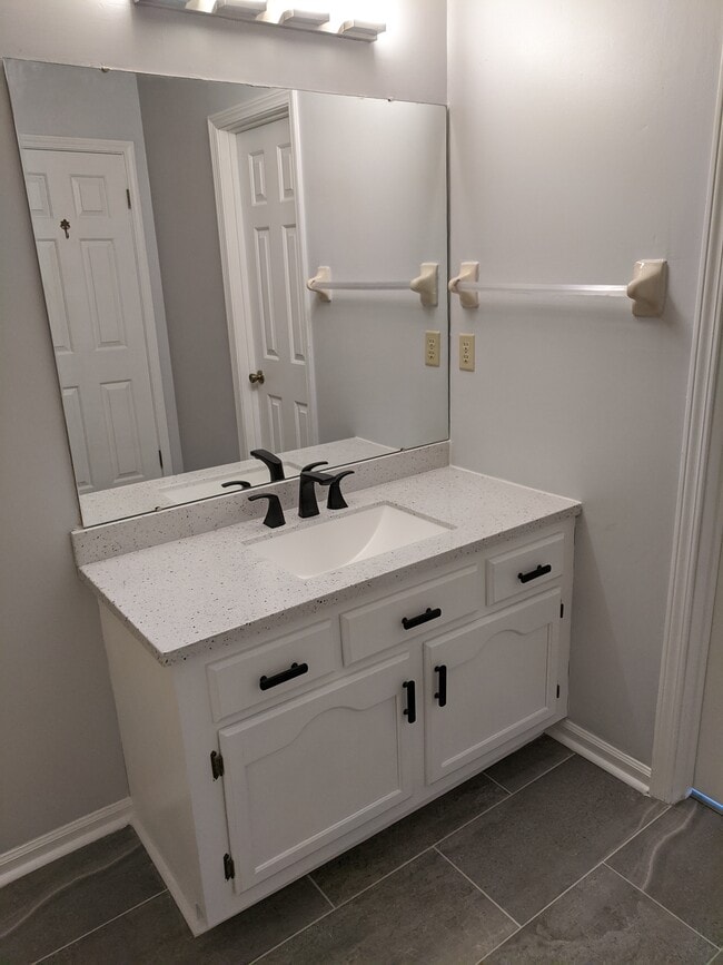 Building Photo - 3888 Oak Branch Cir W