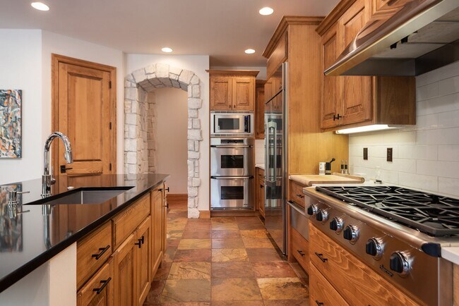 Building Photo - Stunning Furnished Estate in Pronghorn