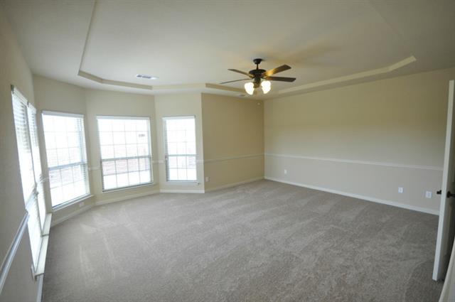 Building Photo - 600 Falcon Dr