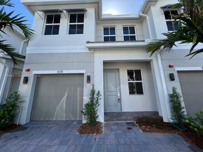 Building Photo - 109 SW 170th Ave