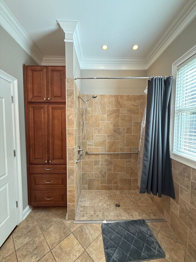 Building Photo - Mint Hill