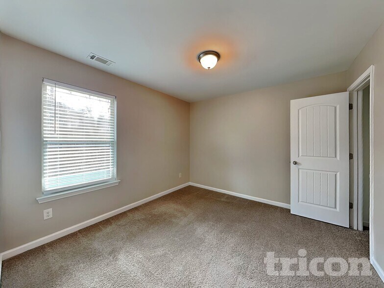 Building Photo - 1006 Grenier Terrace NE