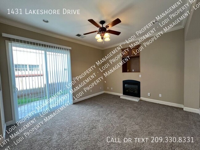 Building Photo - 1431 Lakeshore Dr
