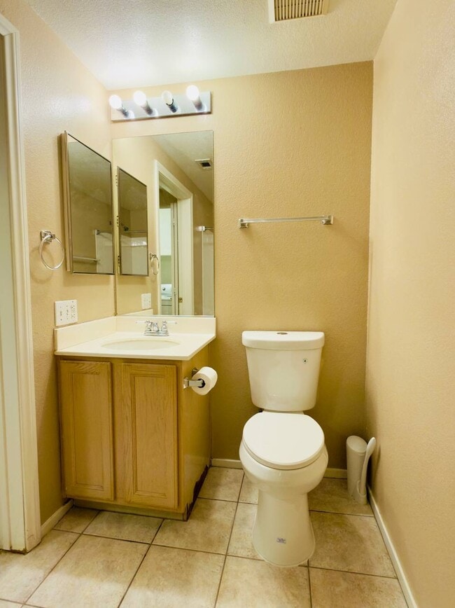 Building Photo - 2152 Jasper Bluff St