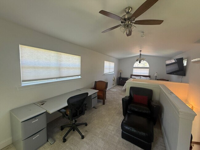 Building Photo - 1523 Grape St