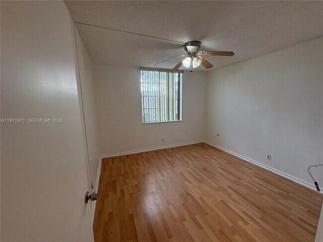 Building Photo - 1040 NW 80th Ave