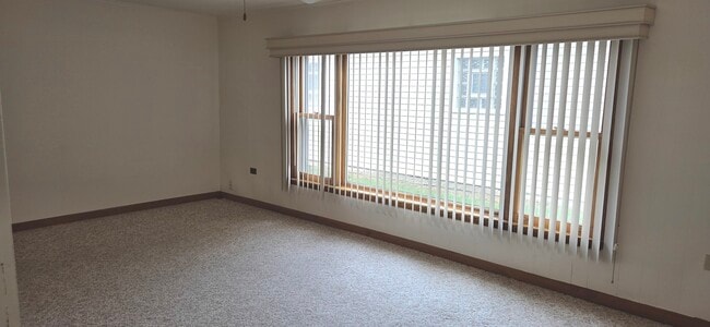 Building Photo - 10300 Pelham St