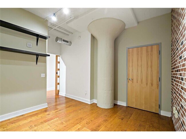 Building Photo - 2929 Chicago Ave