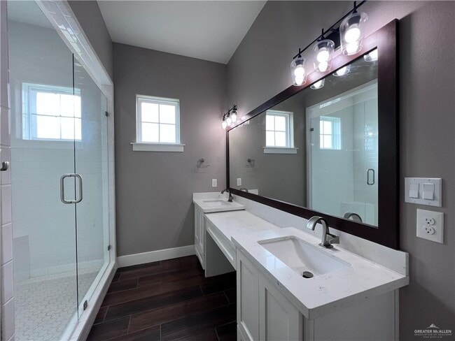 Building Photo - 5605 E Pecan Dr