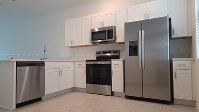 Building Photo - 3230 Skyline Lp