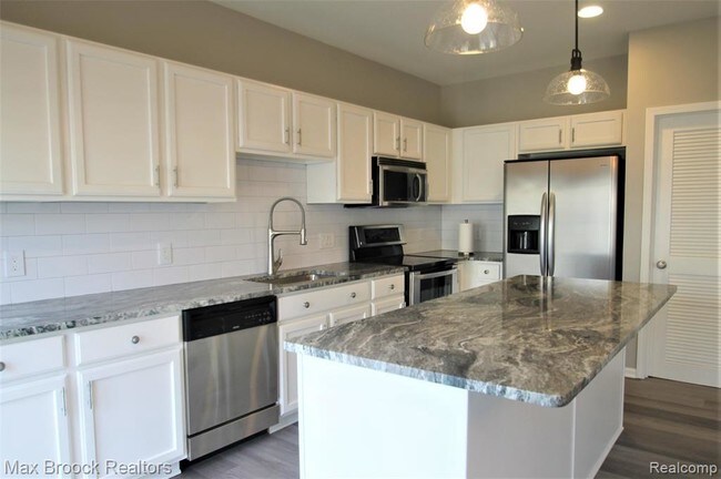 Building Photo - 3243 Camden Dr