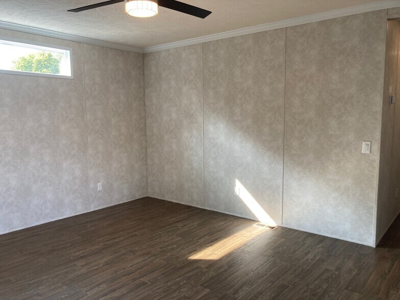 Building Photo - 2042 Marmoor Dr