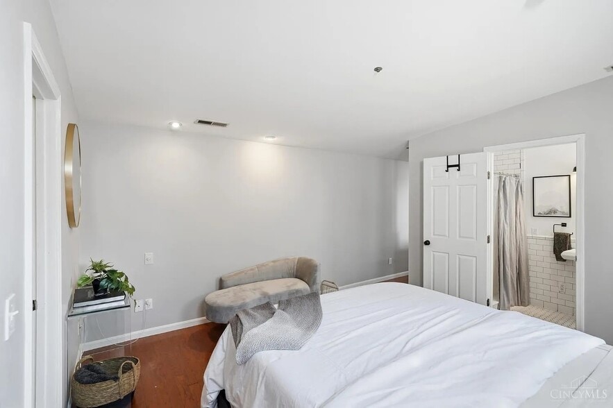 Building Photo - 535 Klotter Ave