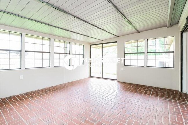 Building Photo - 3 Bedroom Pet-Friendly Home in North Richl...