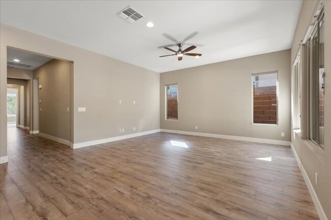 Building Photo - Lovely Home!