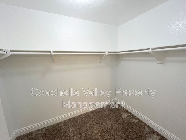 Building Photo - 41469 Woodhaven Dr W