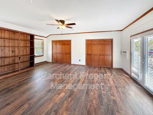 Building Photo - 601 Fairview Church Rd