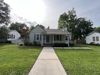 Building Photo - Charming 3 Bedroom Home Near LSU, University Lakes & Parade Routes!