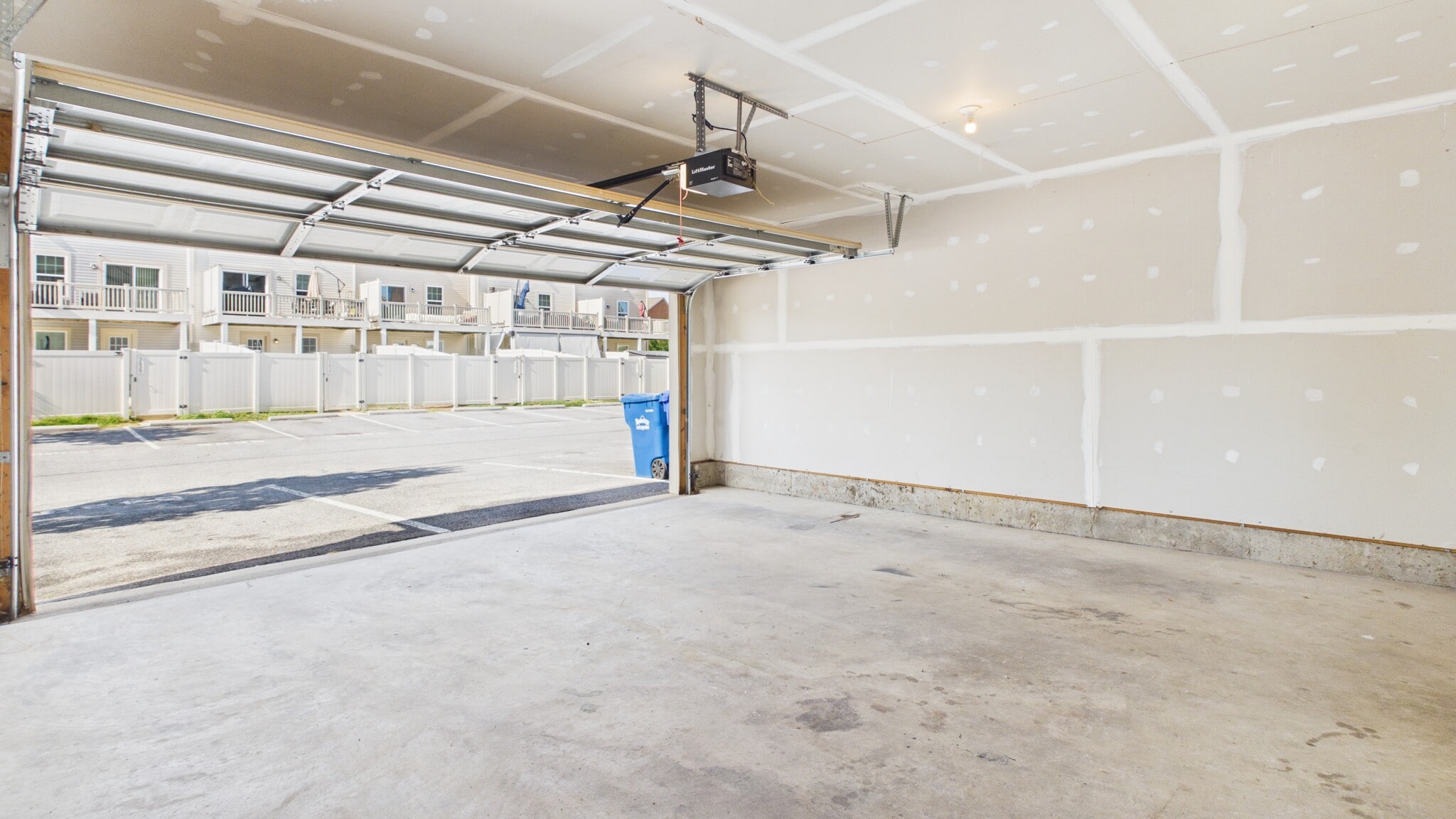 Building Photo - 5423 Saint Rita Dr