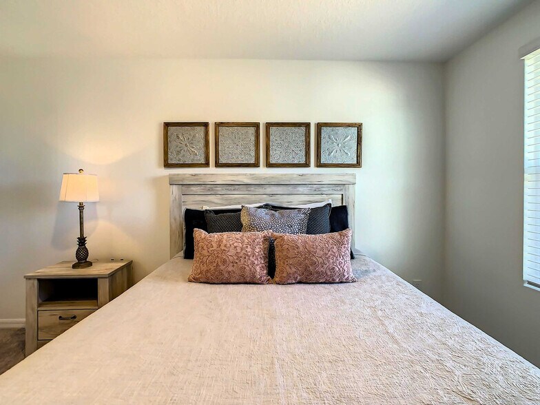 Building Photo - 820 Longboat Dr