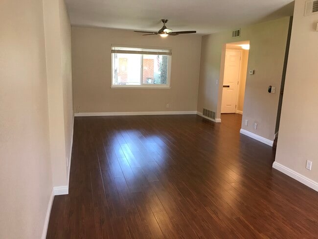 Building Photo - 9660 Durham Dr