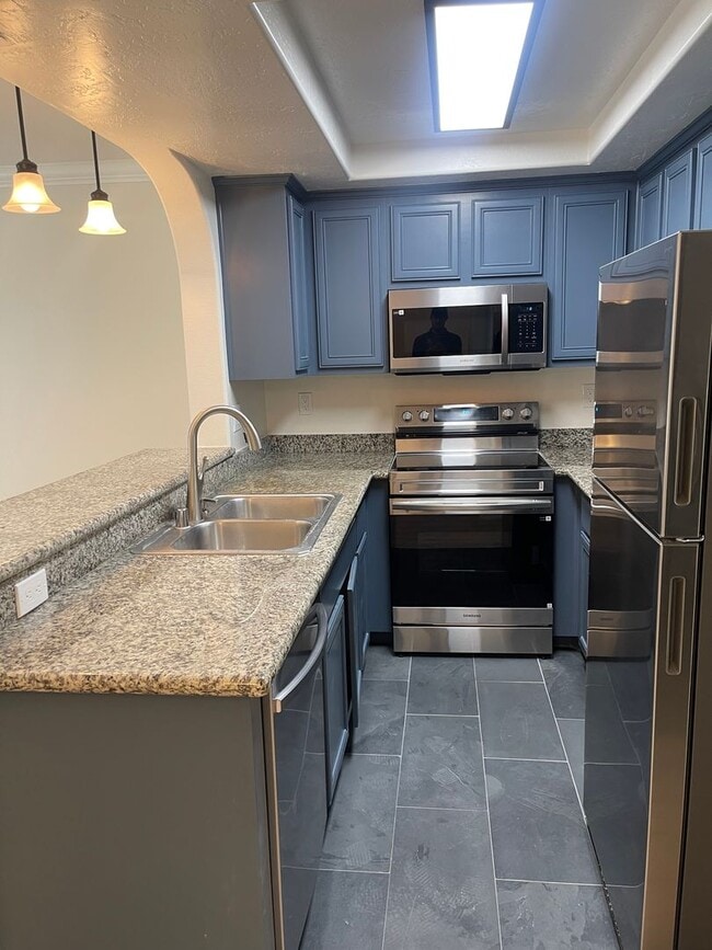 Building Photo - Charming Updated 1 bedroom, 1 bathroom con...