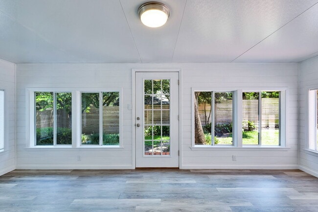 Building Photo - 2815 Inridge Dr