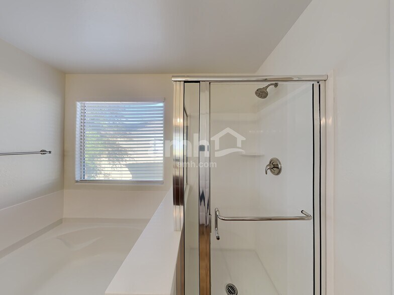 Building Photo - 2865 S Hansen Dr