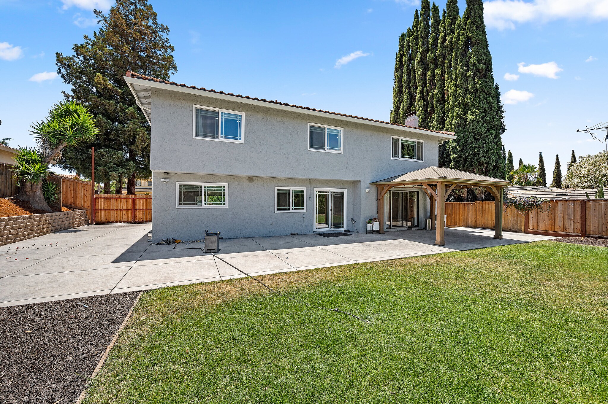 Building Photo - 3661 Slopeview Dr