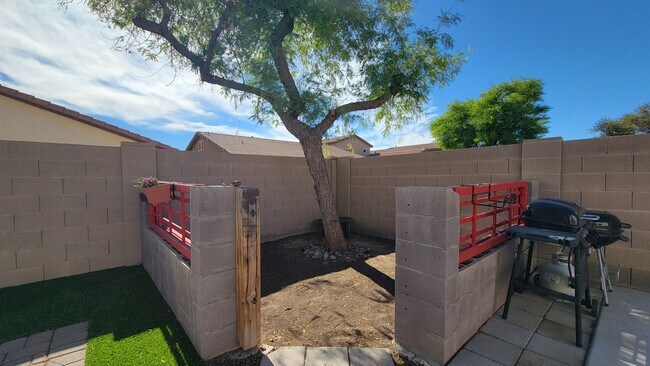 Building Photo - Gorgeous Home with Master Bedroom Downstairs!