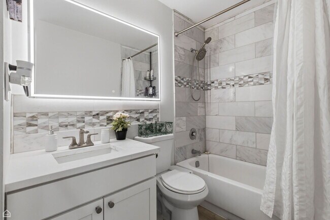 Building Photo - 1660 N La Salle Dr