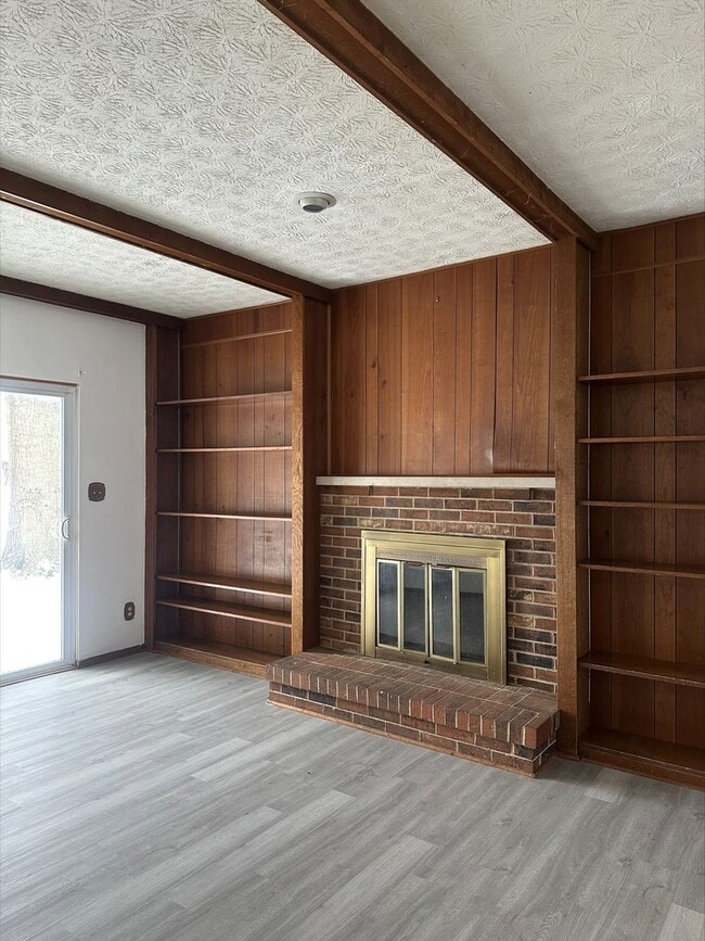 Building Photo - 4 Bed 2 Bath Home in Columbus!