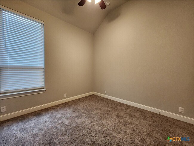 Building Photo - 1113 Carriage Loop