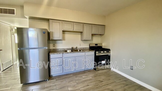 Building Photo - 5745 S Southland Blvd