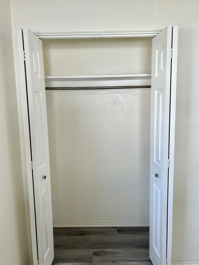 Building Photo - 2 bed 1 Bath House in Ideal Location in St Pete