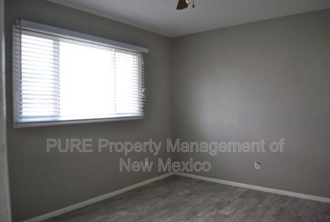 Building Photo - 3307 Edgecliff Dr