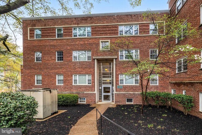 Building Photo - 1315 N Ode St