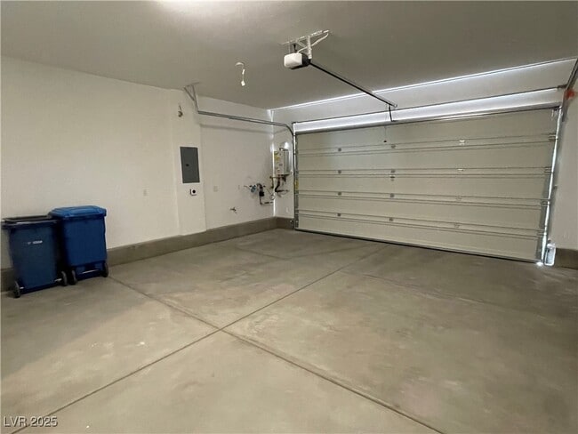 Building Photo - 600 Carriage Hill Dr