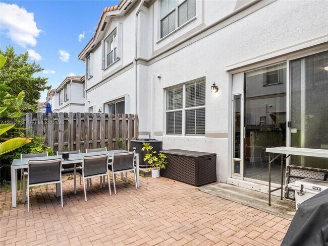Building Photo - 8128 NW 108th Ct