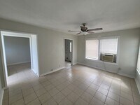 Building Photo - 424/426 Natalen