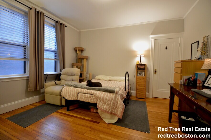 Building Photo - 1992 Commonwealth Ave