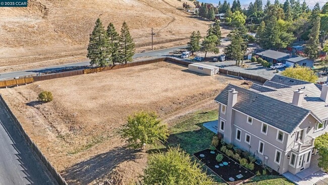 Building Photo - 2495 Reliez Valley Rd
