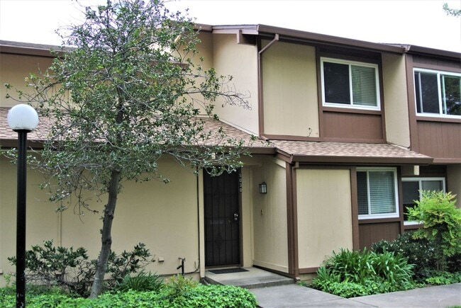Building Photo - 5030 Greenberry Dr