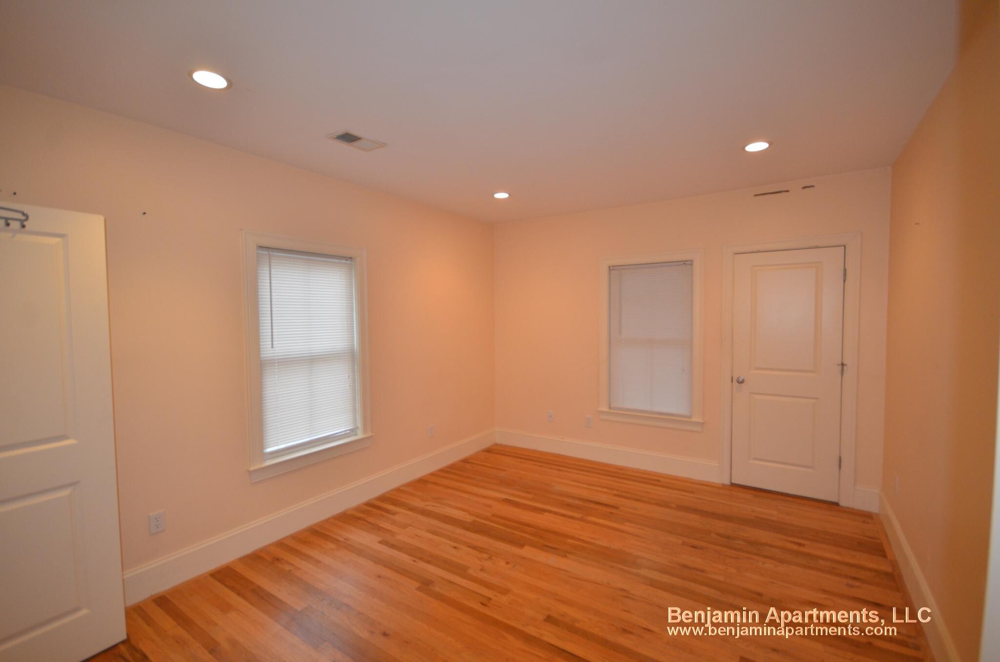 Building Photo - 27 Lothrop St