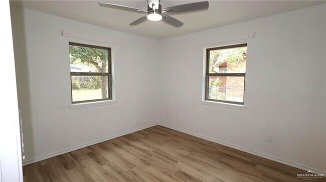 Building Photo - 807 S 21st Ave