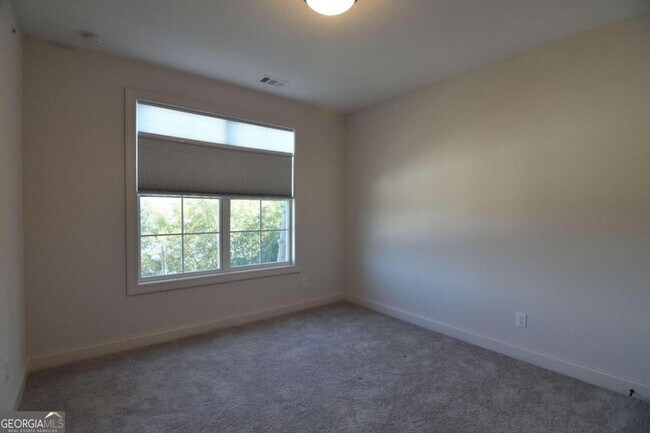 Building Photo - 469 Burton Dr