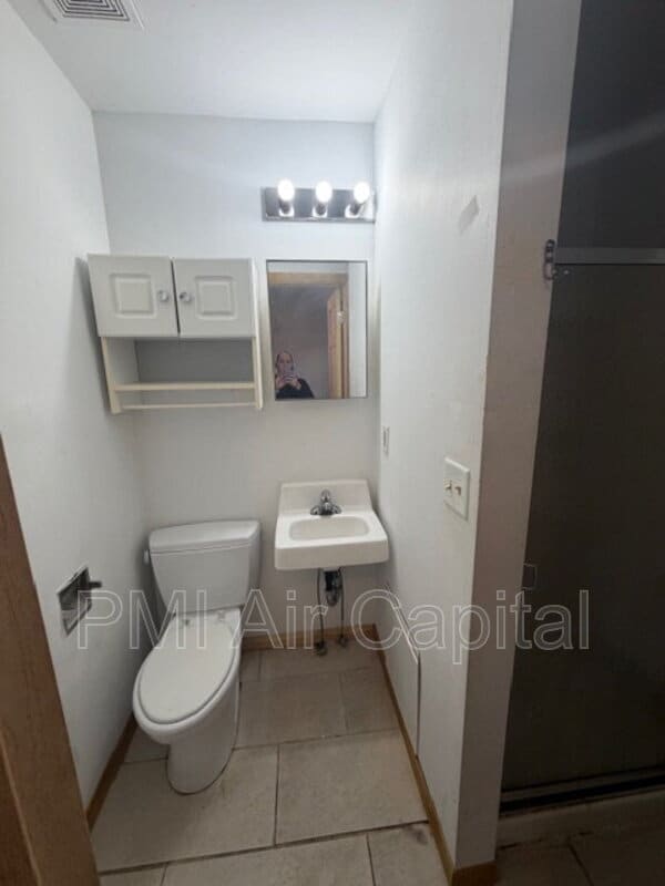 Building Photo - 1615 W Haskell St