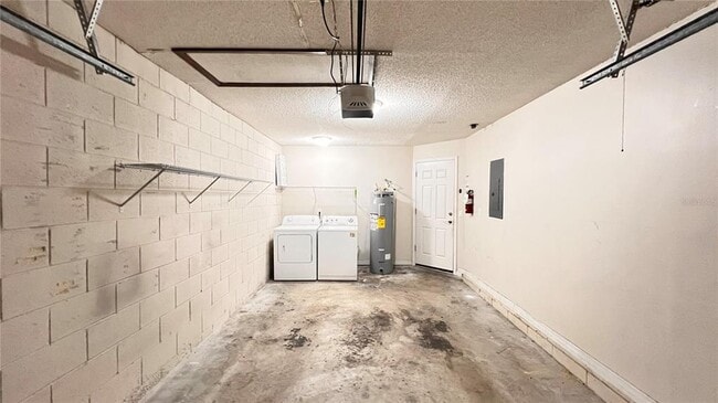 Building Photo - 5167 Lazy Oaks Dr