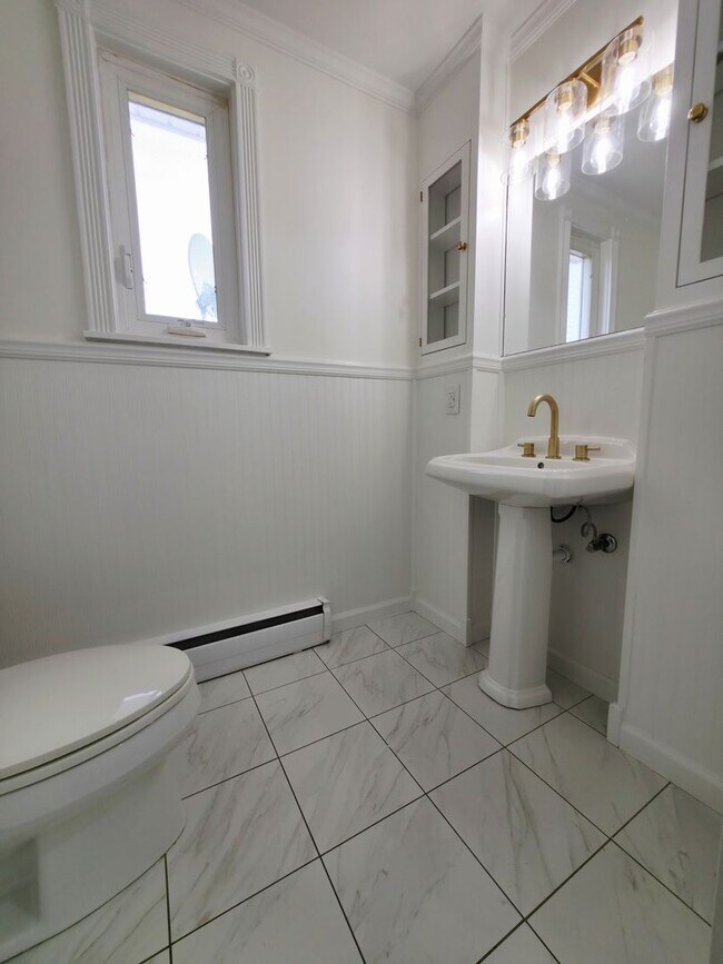 Building Photo - 3 Bed 1 Bath in Rochester PA
