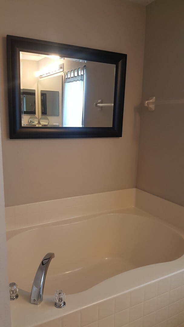 Building Photo - 3 bedroom 2 bath home